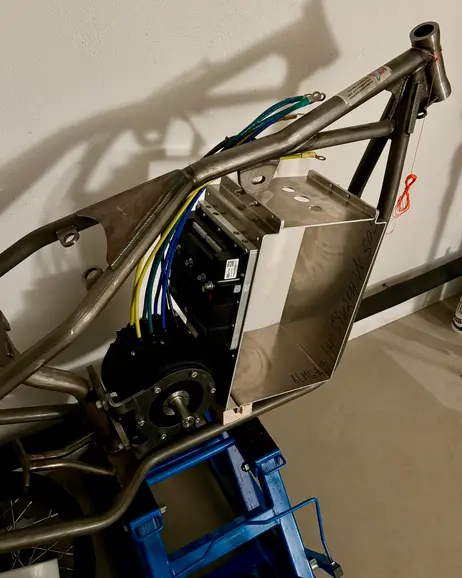 The battery box hung in the frame, seen from the drive side